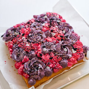 Midnight Meow Swirl & slice cake